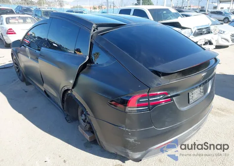 2023 Tesla Model X Dual Motor All-Wheel Drive/Standard Range z USA, uszkodzony, nr VIN 7SAXCAE52PF377914